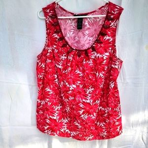 Josephine Chaus Tank 13 buttons around scoop neck all beads present